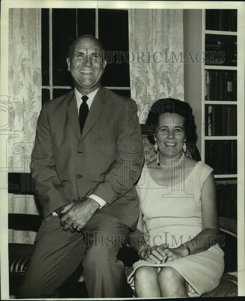 Press Photo Mr. and Mrs. J. Lloyd Abbot in Alabama - Historic Images