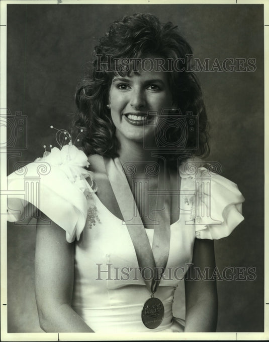 Kristen Logan wears Junior Miss medal in Alabama - Historic Images