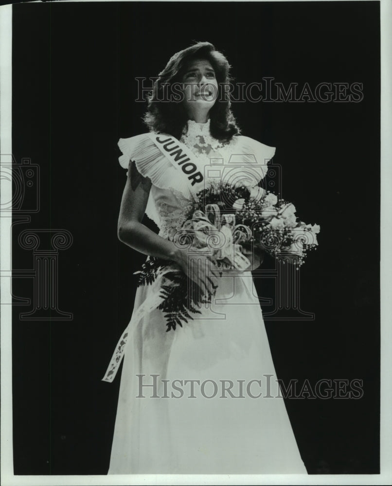 Press Photo America’s Junior Miss Julie Bryan is crowned in Alabama - Historic Images