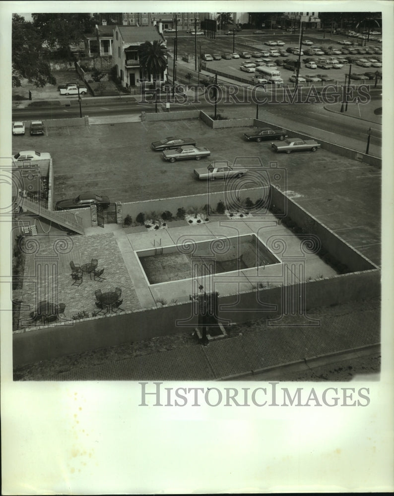 1969 Press Photo Aerial View of Malaga Inn Parking Lot & Pool in Mobile, Alabama - Historic Images