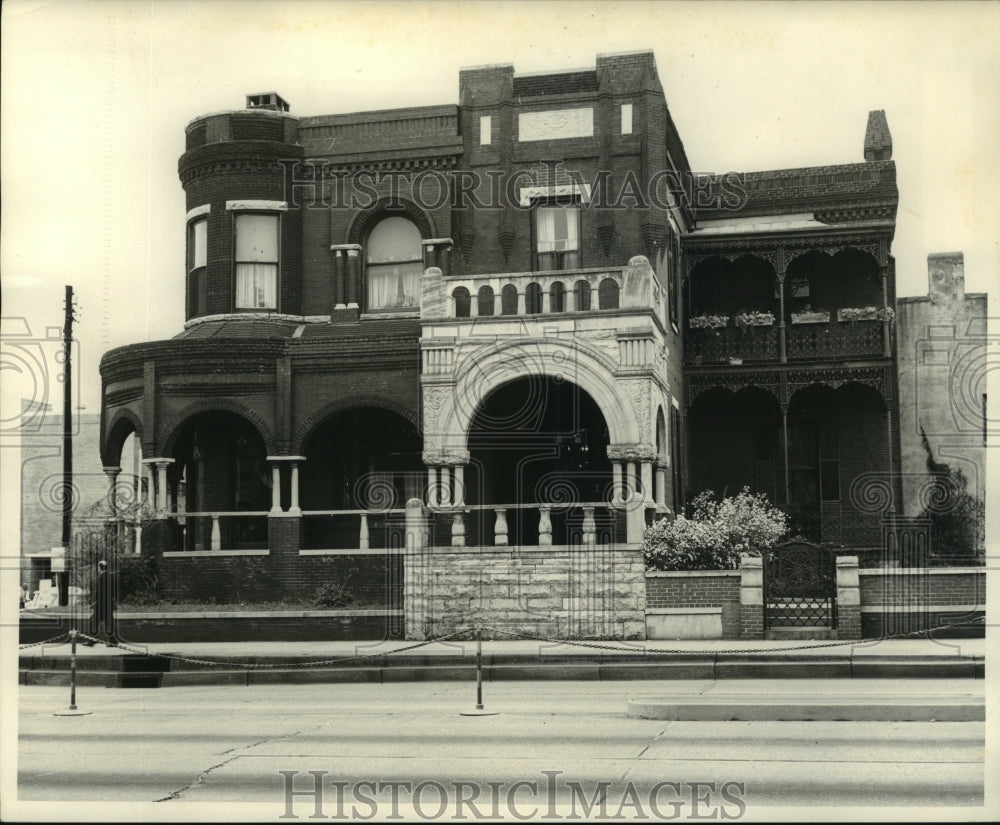 1964 Press Photo Levertt House exterior, Government St. at St. Emanuel, Mobile- Historic Images