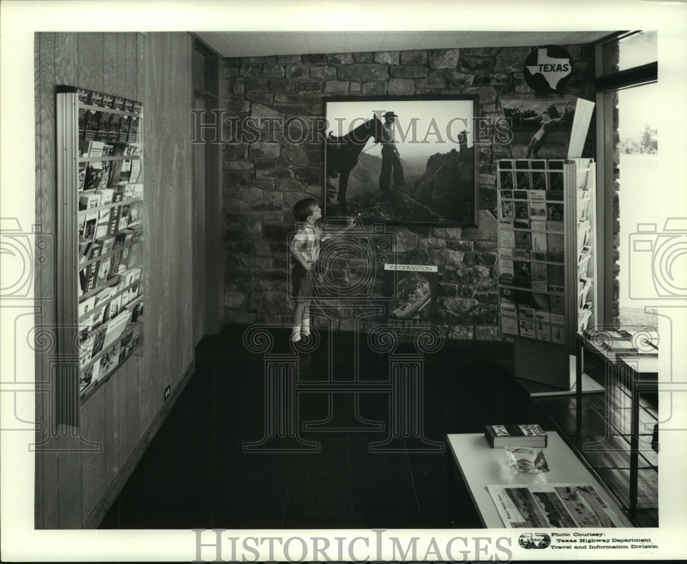 Lobby of Waskom Tourist Bureau in Waskom, Alabama - Historic Images