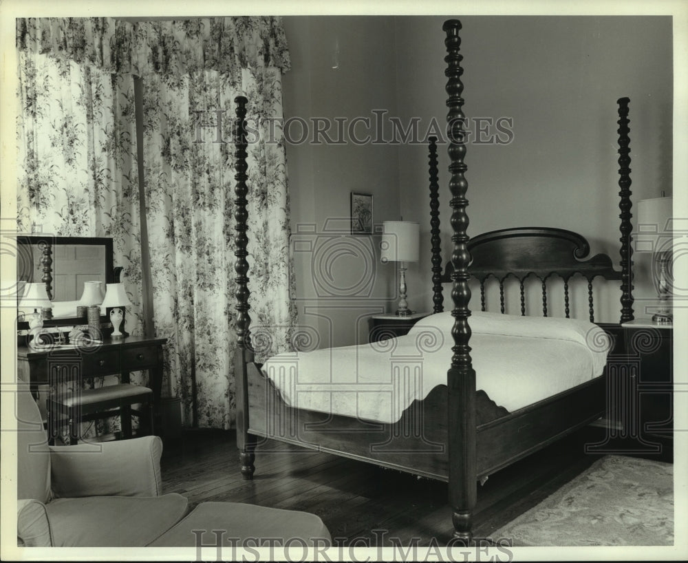 1971 Bedroom in Shell Cottage, Ogburn Home - Historic Images