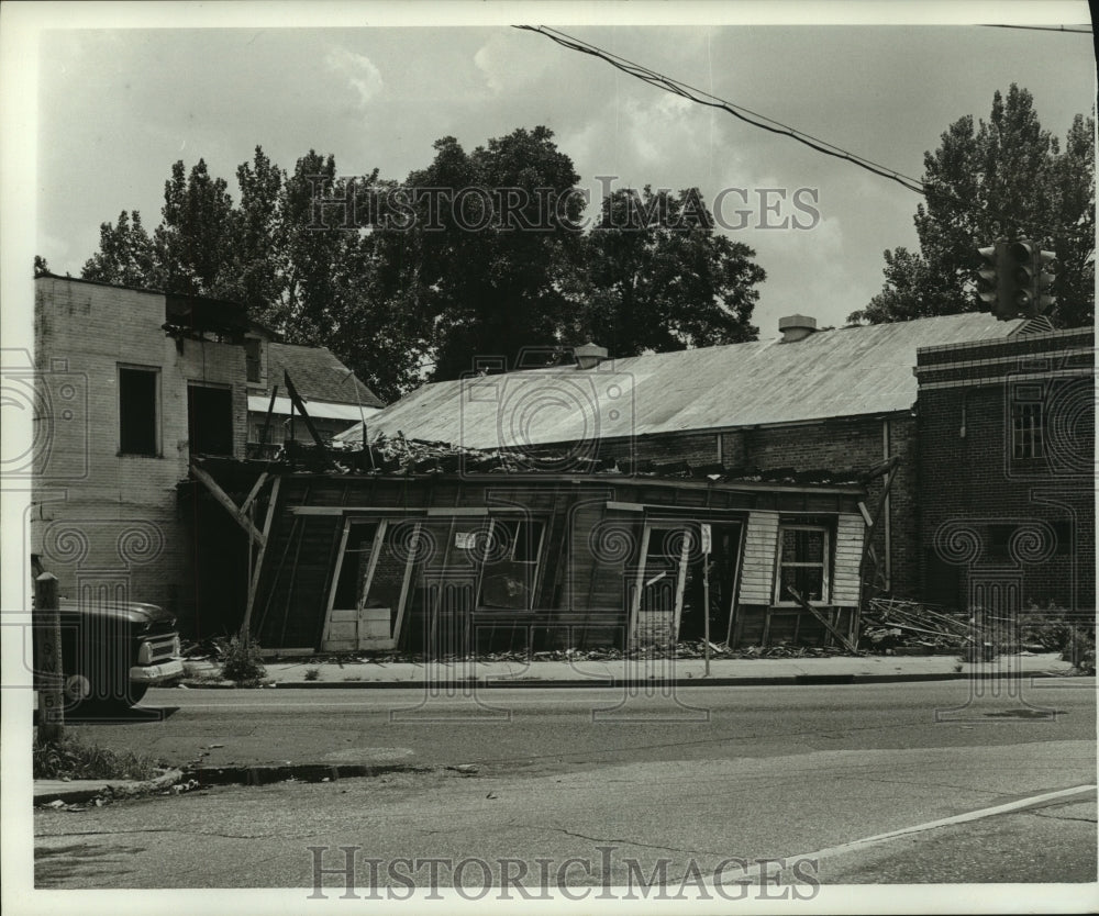 1971 Condemned Building on Davis Avenue, Alabama - Historic Images