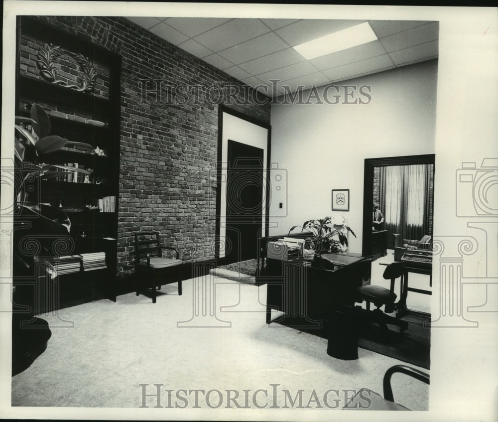 1968 Press Photo Spring Hill College Executive Office Reception Area, Alabama - Historic Images