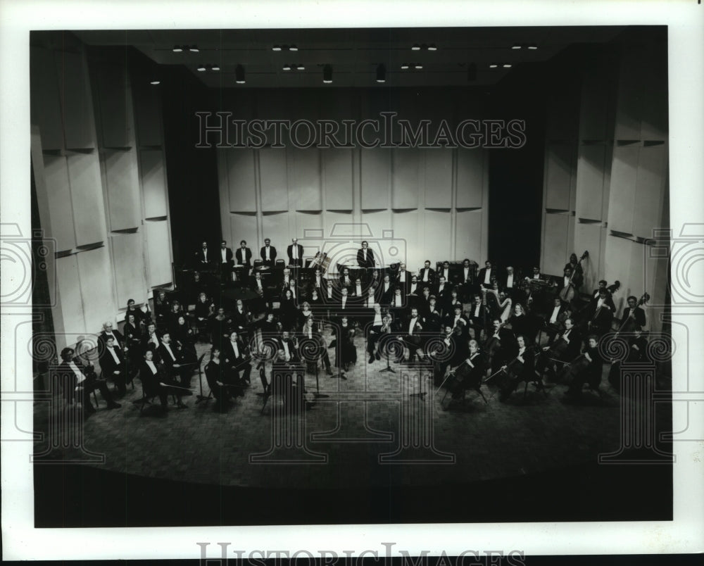 1994 Press Photo Louisiana Philharmonic Performing in Mobile, Alabama- Historic Images
