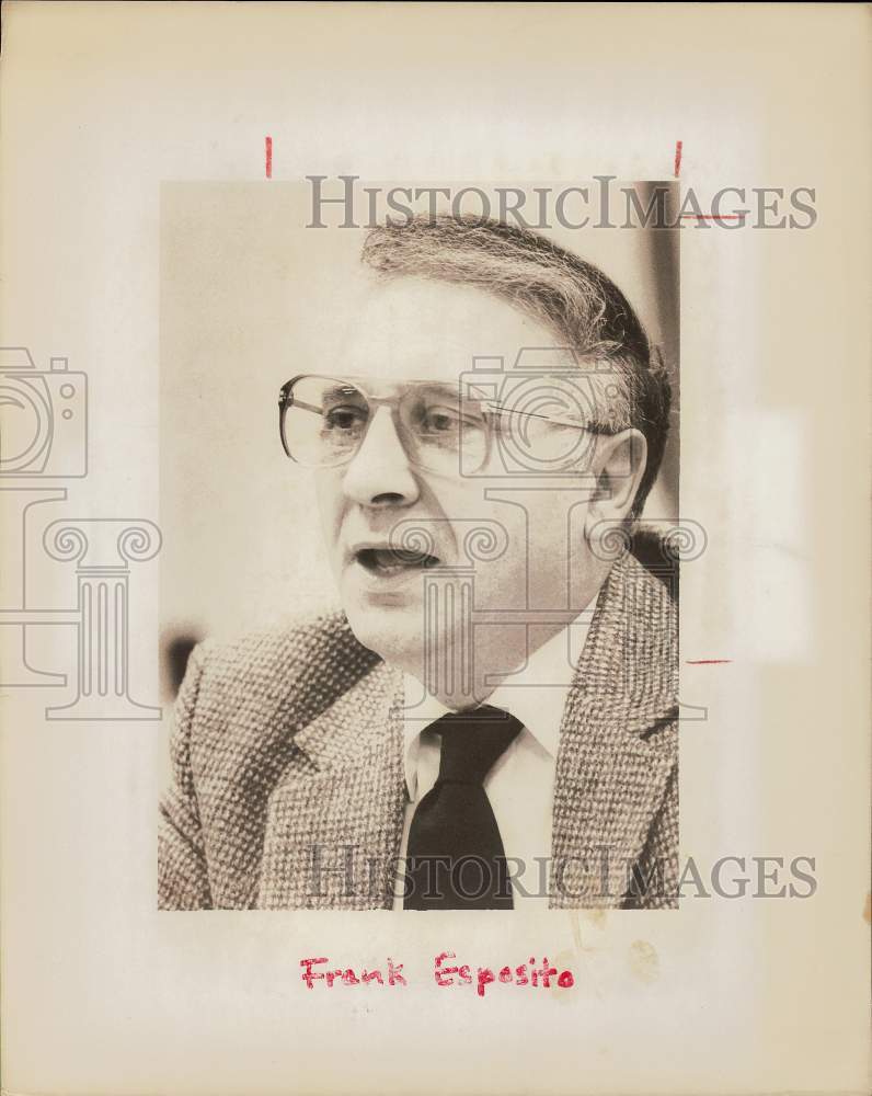 1984 Press Photo Frank Esposito, Mayoral Candidate at Norwalk Library - Historic Images