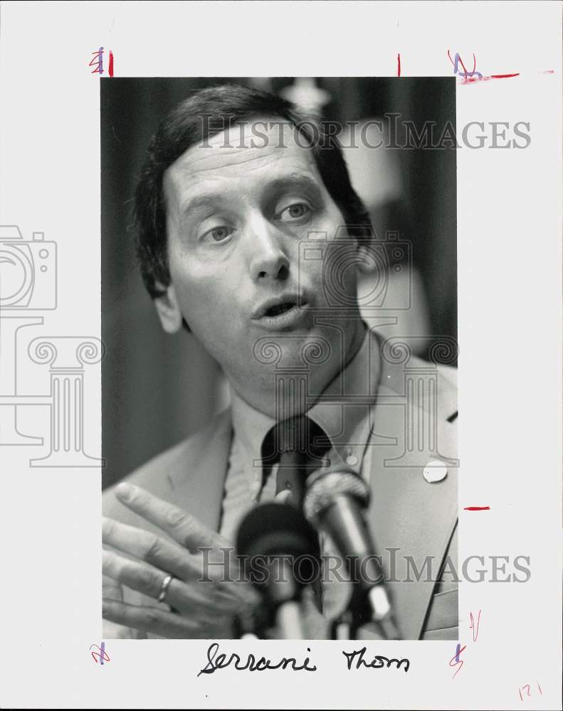 1991 Press Photo Mayor Thom Serrani speaks at Stamford Government Center Event - Historic Images