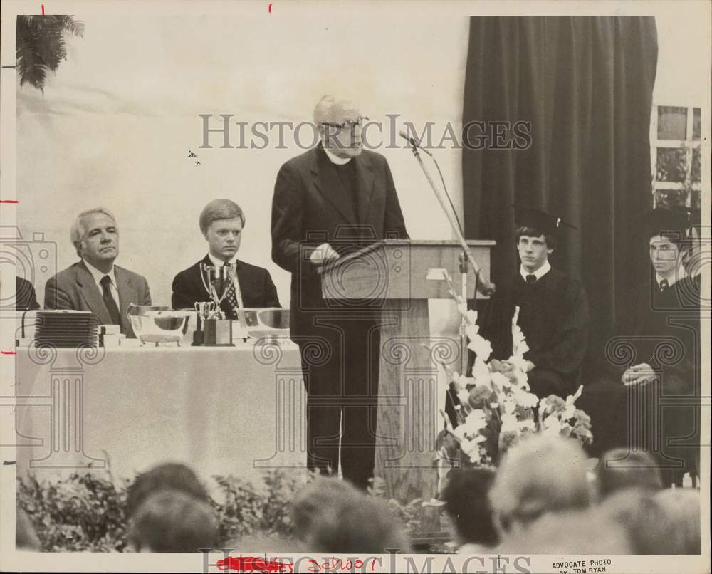 1978 Press Photo Harry Reasoner listens to Headmaster Gardiner Dodd at Event - Historic Images