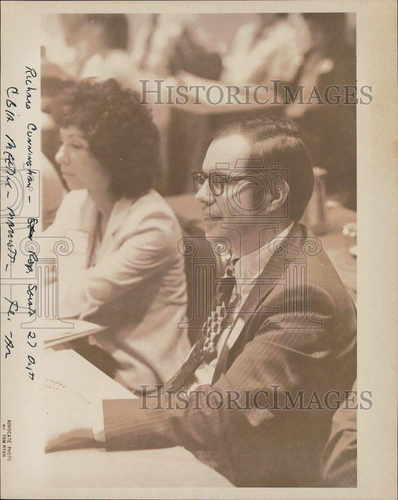 Press Photo Representative Richard Cunningham at Meeting in Marriott Hotel - Historic Images