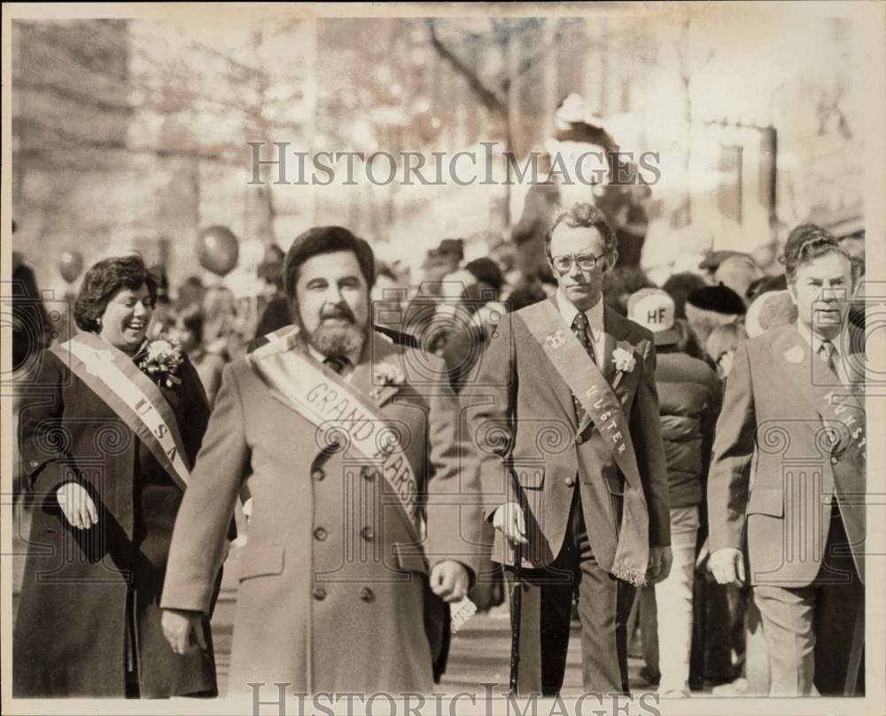 1980 Press Photo Grand Marshal leading St. Patrick's Day Parade in Greenwich- Historic Images