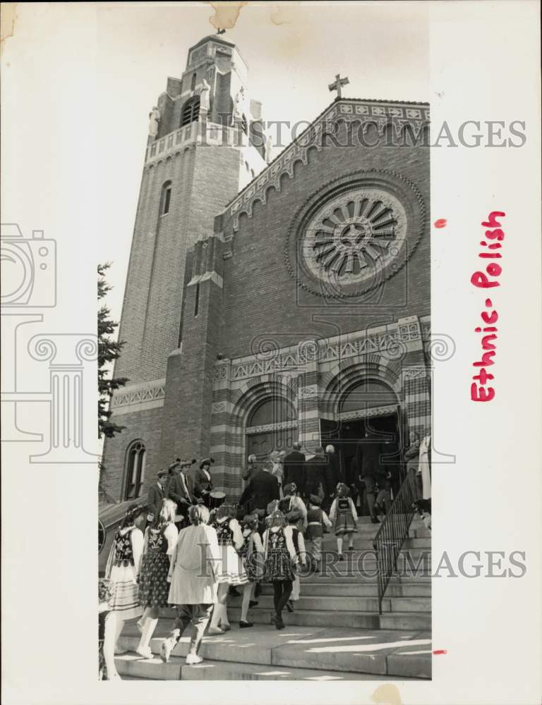 1984 Press Photo Pulaski Day Parade Participants at Holy Name of Jesus Church- Historic Images