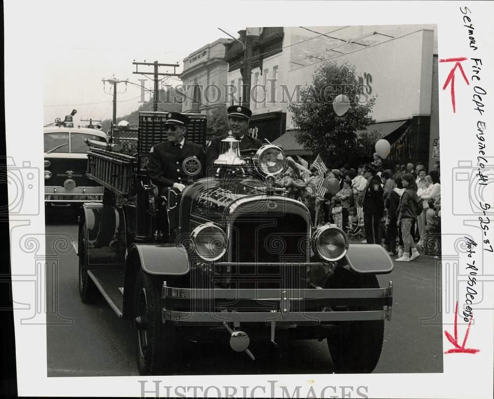 1987 Press Photo Seymour Fire Department Engine #1 at Memorial Day parade- Historic Images