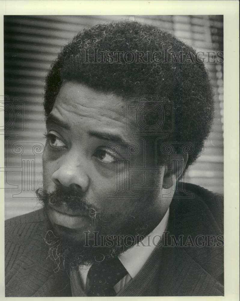 1983 Press Photo Claude Perry, administrative aide to Mayor James Finnican- Historic Images