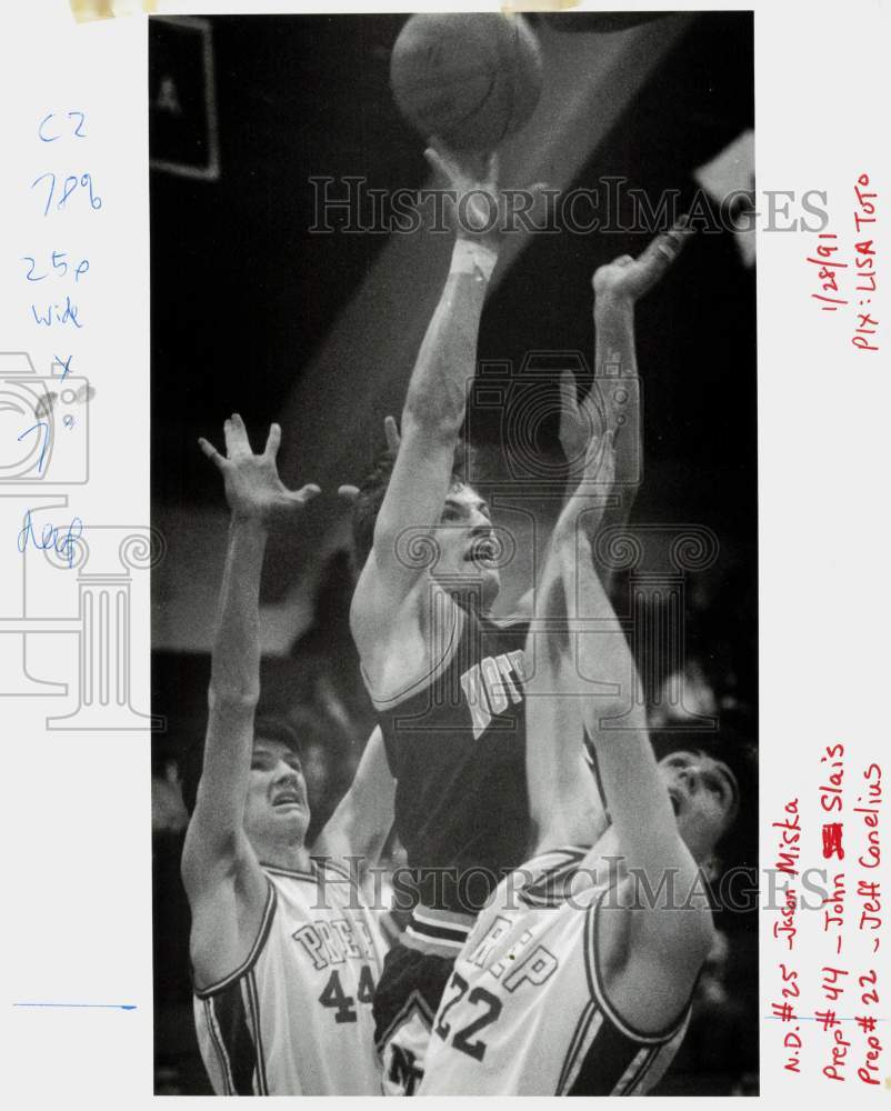 1991 Press Photo Jason Miska shoots a jump shot as Prep players play defense - Historic Images