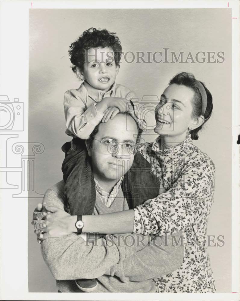 Press Photo Joel Pitchon with his wife Alina and son, Benjamin - ctga04493- Historic Images