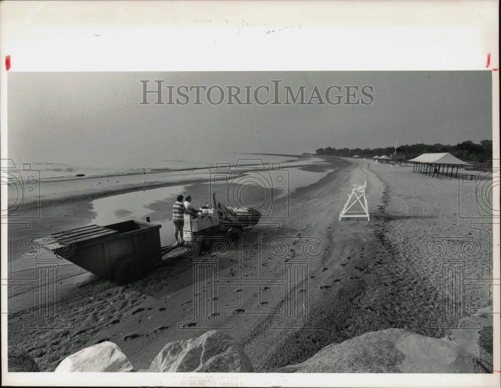 Press Photo Greenwich Point Beach Patrol scours the sand for trash - ctga08217 - Historic Images