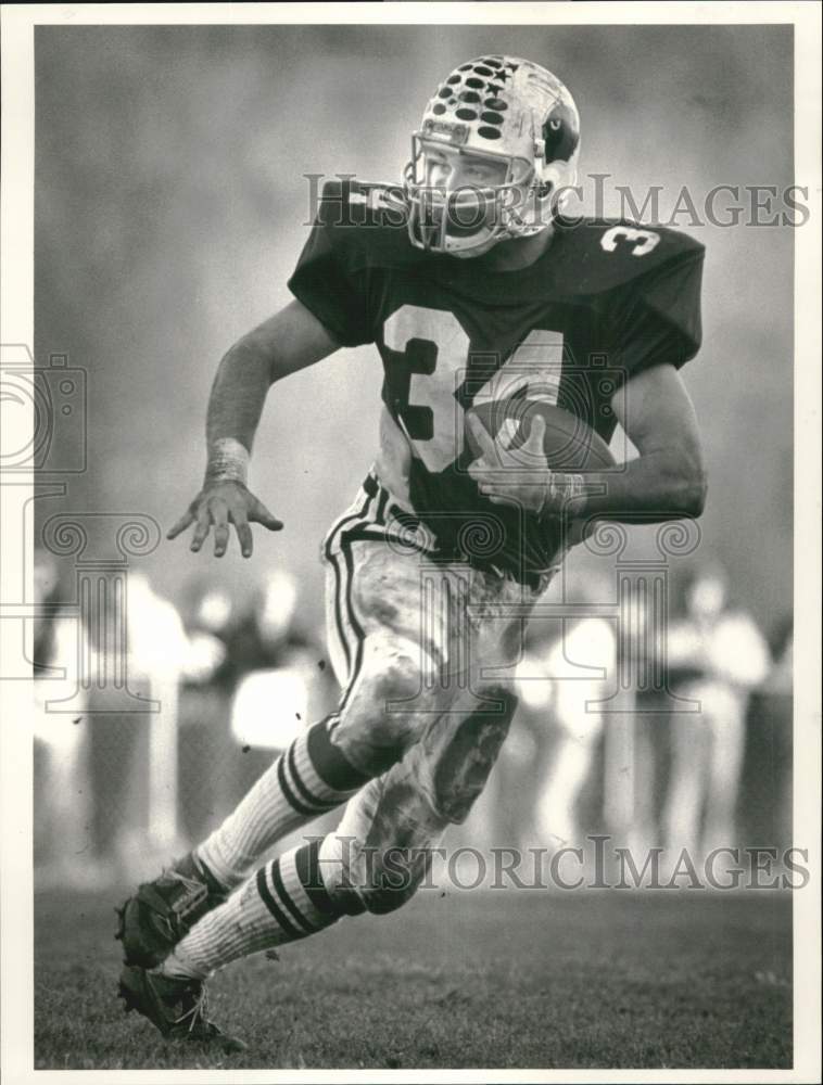Press Photo Greenwich High School halfback Mike Bocchino grabs ball during game - Historic Images