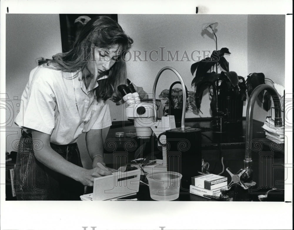 1989 Press Photo Deidra Beadle of Environmental Diagnostic Service - Historic Images