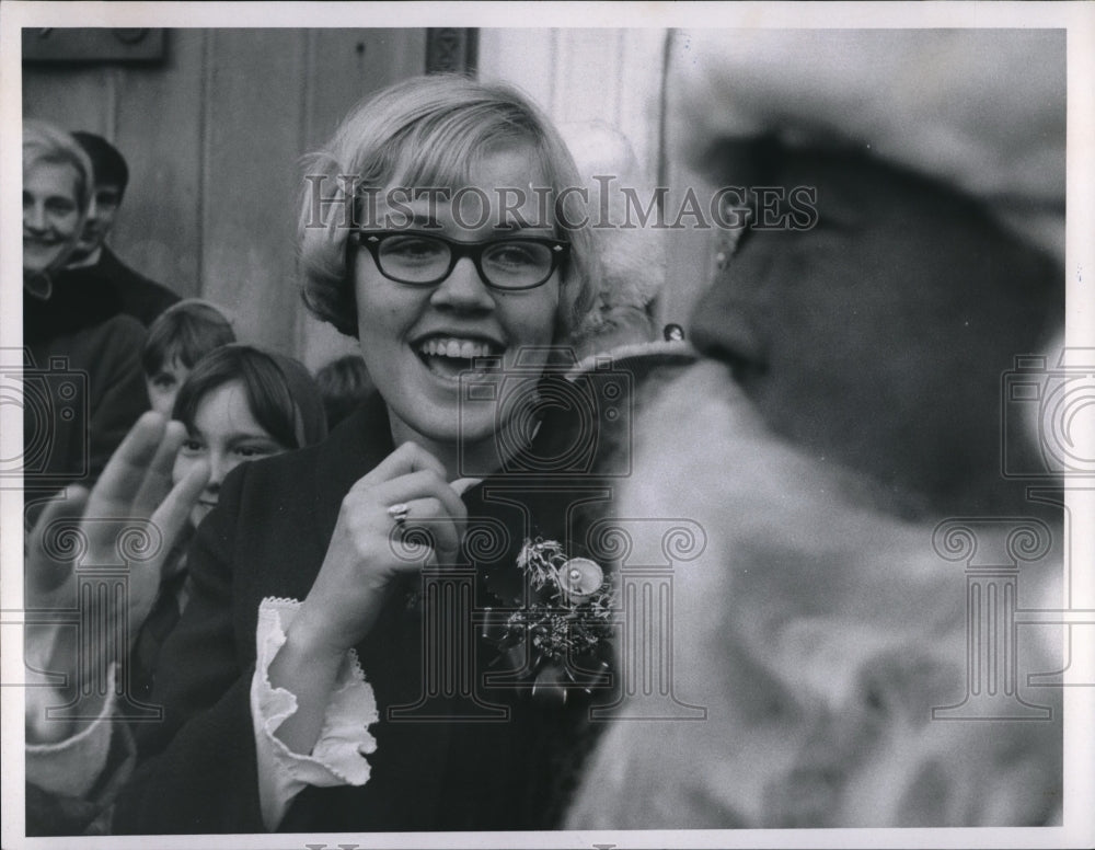 1967 Press Photo Don Beas and group of people - Historic Images