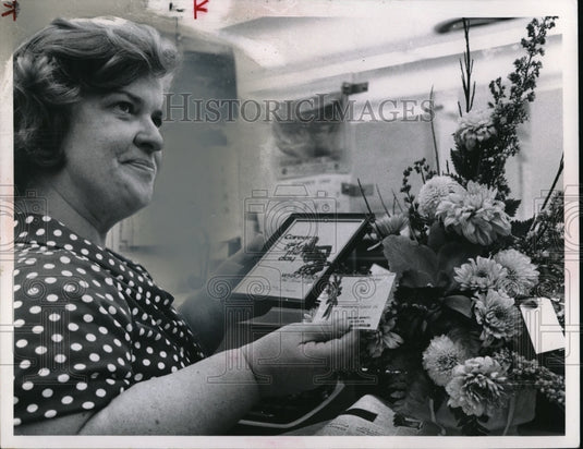 1968 Press Photo P.D.s Shirley Bell WHK Career Girl of the Day - Historic Images