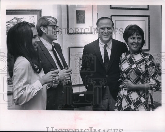 1968 Press Photo L to R Mr. and Mrs steven Wiesenberrgerand Mr and Mrs Mevyn - Historic Images