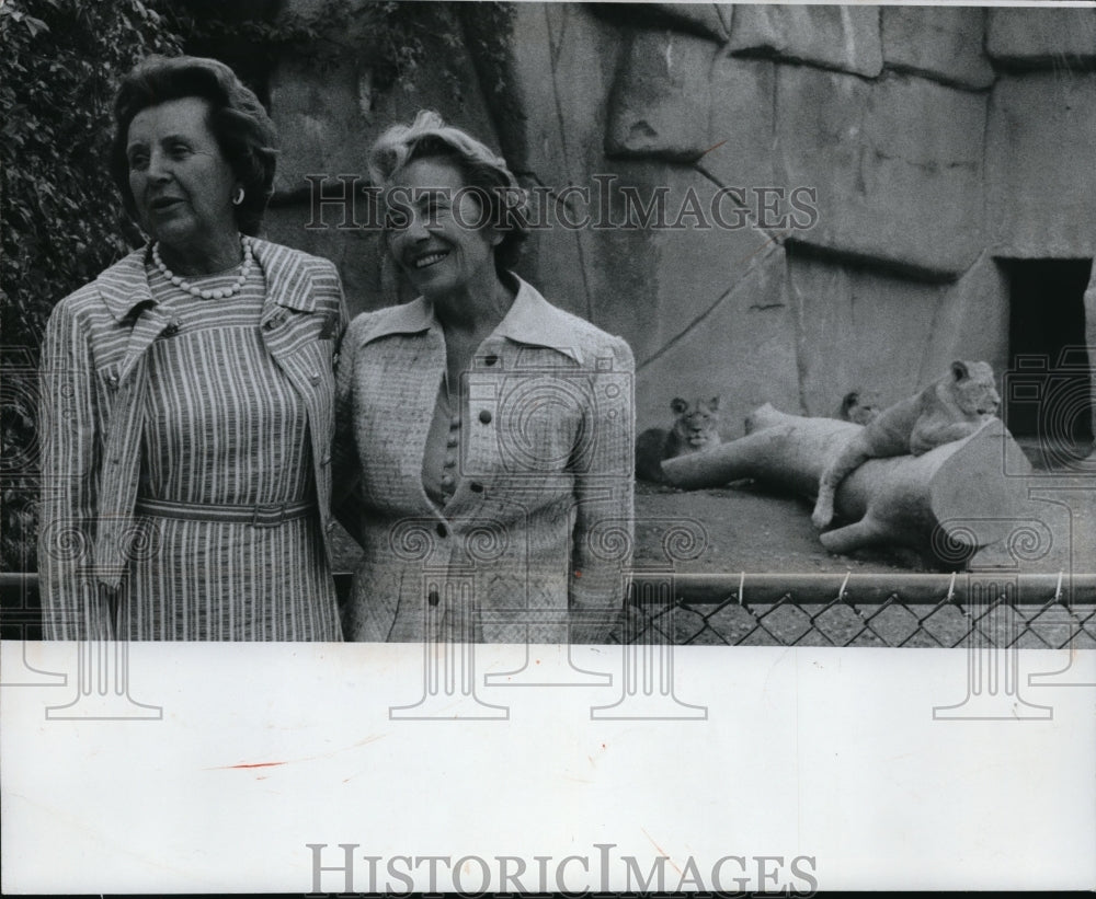 1973 Press Photo Mrs. William B Belden and Mrs. Wallace B Quail - Historic Images