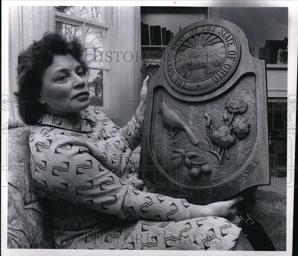 1974 Press Photo Ruth V Berg with plaque that her company produces - Historic Images