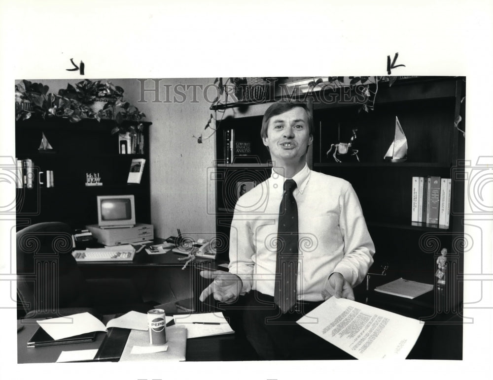 1986 Press Photo Owner of Berthelot and Associates Michael J. Berthelot - Historic Images