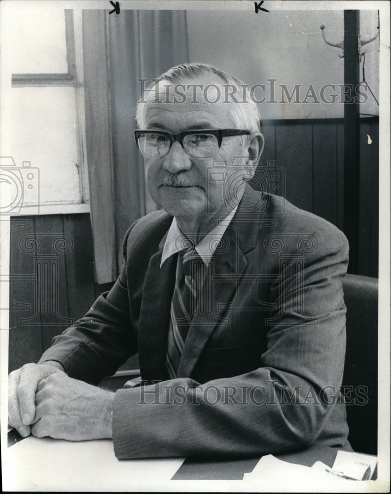 1971 Press Photo Mayor Leo T. Bender of Broadview - Historic Images