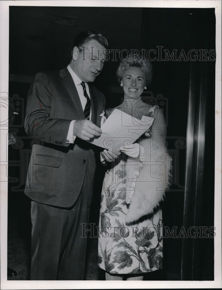 1964 Press Photo Gov Nelson Rockerfeller &amp; Mrs Paul H Bennett - Historic Images