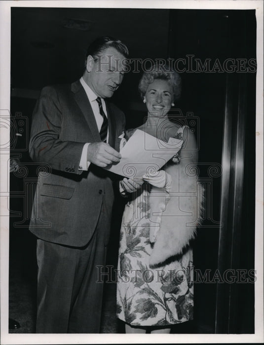 1964 Press Photo Gov Nelson Rockerfeller & Mrs Paul H Bennett - Historic Images