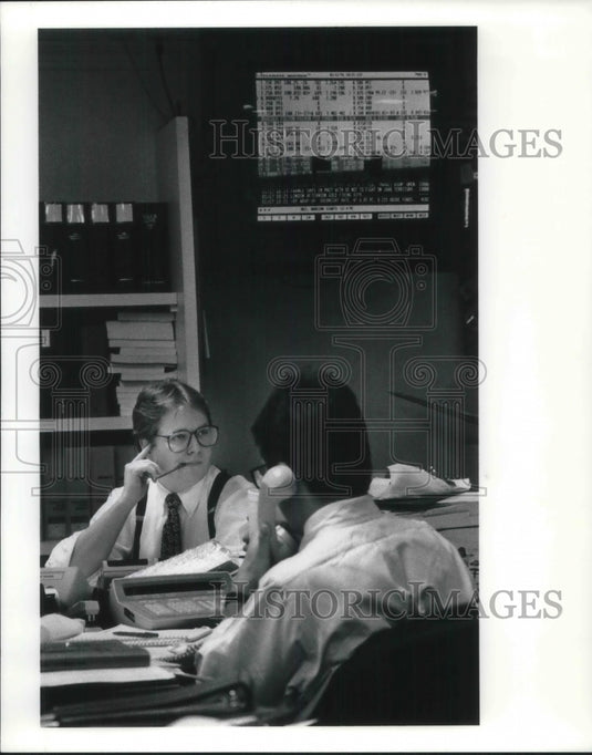 1991 Media Photo Gary Andrews Corporate & Government Bond Trader of McDonald Co. - Historic Images