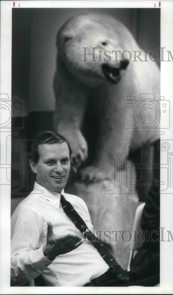 1986 Press Photo Dr.Robert Ballard of Oceanography at Natural History Museum. - Historic Images