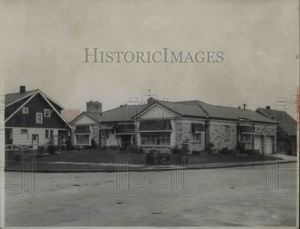 1951 Press Photo Joe Allen&#39;s Home E146 &amp; Bartlett - Historic Images