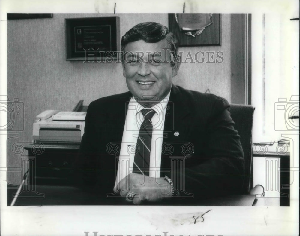 1989 Press Photo Phillip R. Barnes of Barnes &amp; Co. Real Estate. - Historic Images