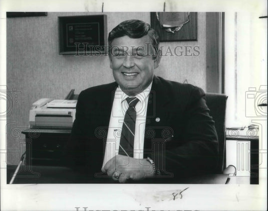 1989 Press Photo Phillip R. Barnes of Barnes & Co. Real Estate. - Historic Images