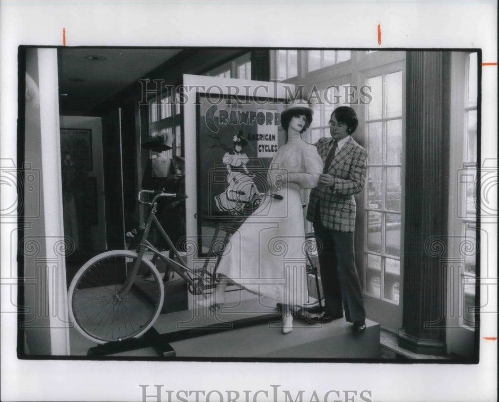 1975 Press Photo Jarius B. Barnes Chief Curator of Western Reserve. - cva01636 - Historic Images