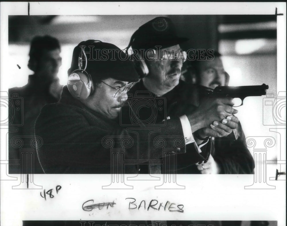 1989 Press Photo Councilman John Barnes with Sgt. William McComb - Historic Images