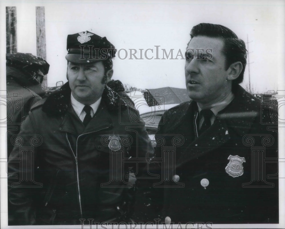 1973 Press Photo Cleveland Cops Gerald Zarlengo and Pat Robert Anthony. - Historic Images