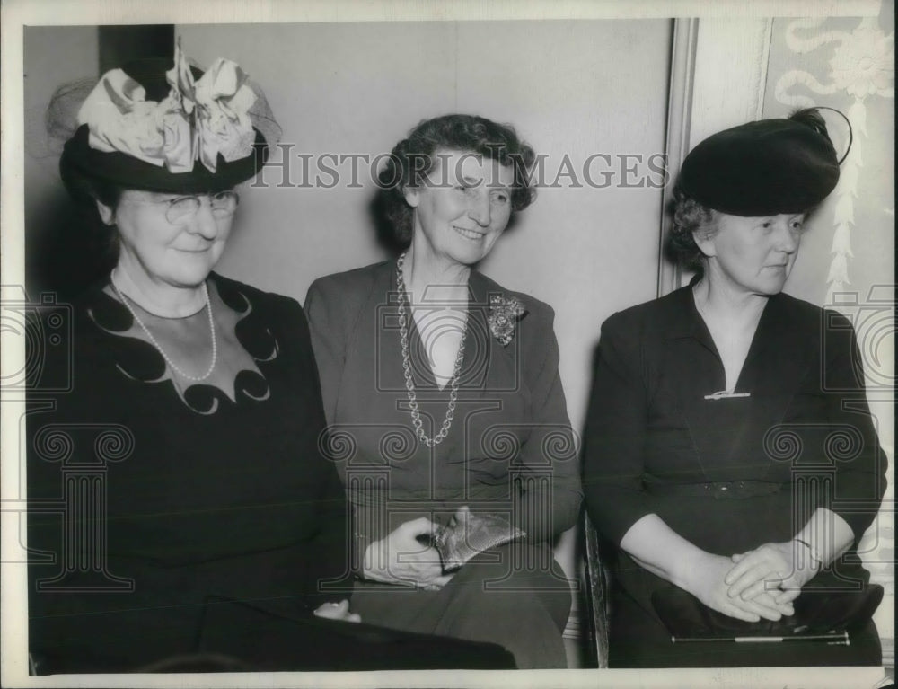 1943 Press Photo Mrs. Charles Stilwell,Mrs.Clarence Collens and Mrs.Elbert Baker - Historic Images