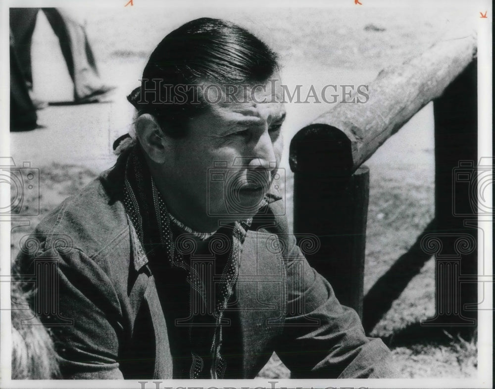 1977 Press Photo Harris Arthur, Navajo Indian heads Shiprock Research center - Historic Images