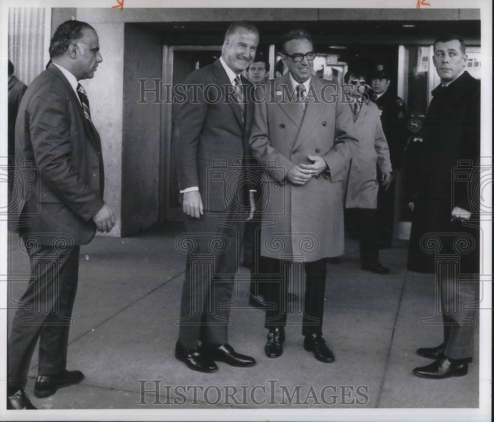 1972 Media Photo VP Spiro T Agnew Arrives At Sheraton Hotel In Cleveland - Historic Images