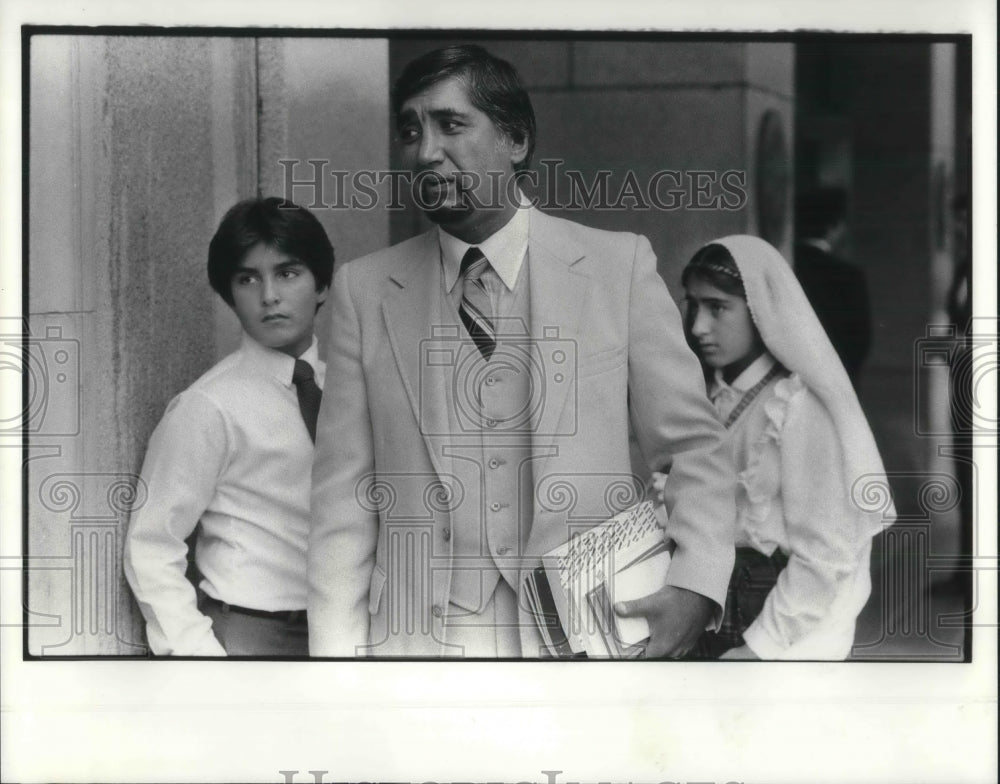 1982 Press Photo Haider, Haider jr. and Twin Medeana Alawan - Historic Images