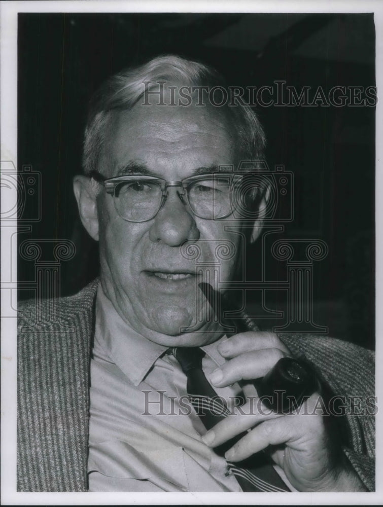 1968 Press Photo Retired Westlake engineer Roth Kennedy - Historic Images