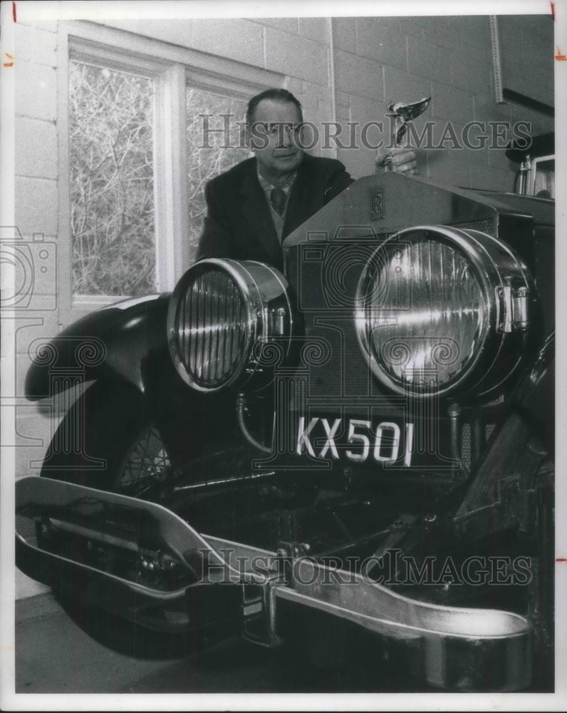 1974 Press Photo John H. Baird and 1924 Rolls Royce Silver Ghost - cva02239 - Historic Images