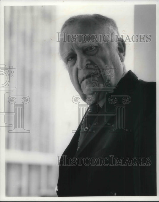 1976 Press Photo Dr. Bower Aly visits professor at Kent State - Historic Images