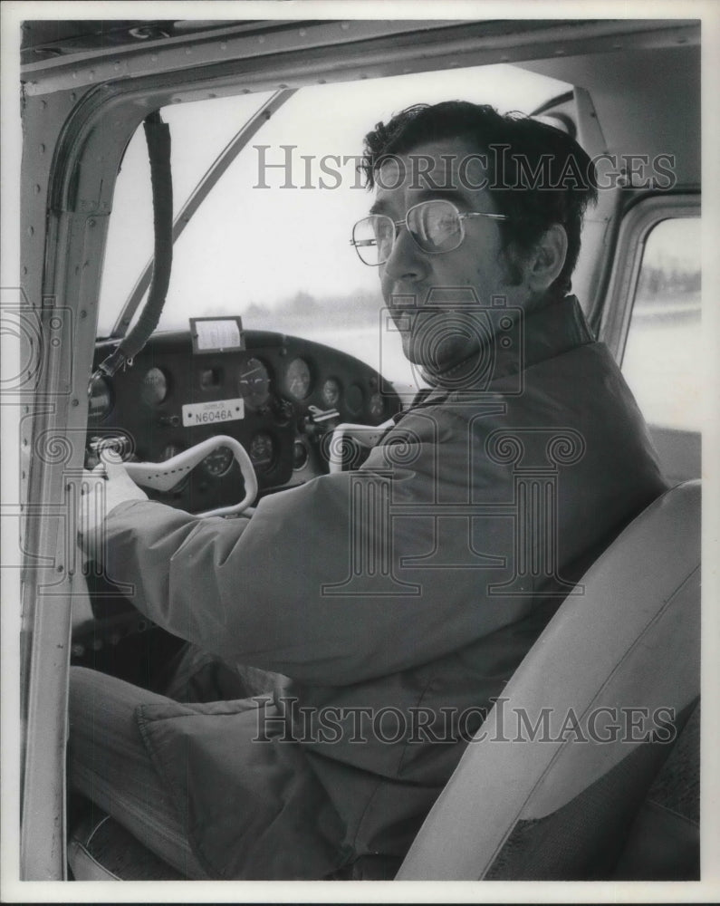 1973 Press Photo Lawrence J. Aguier, Mayor of Bedford - Historic Images