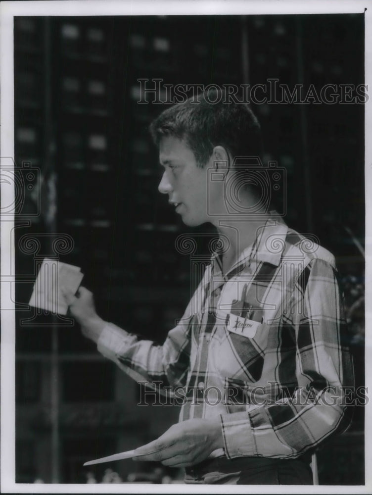 1961 Press Photo Duane Auscherman of Wichita, Kansas mails cards - Historic Images