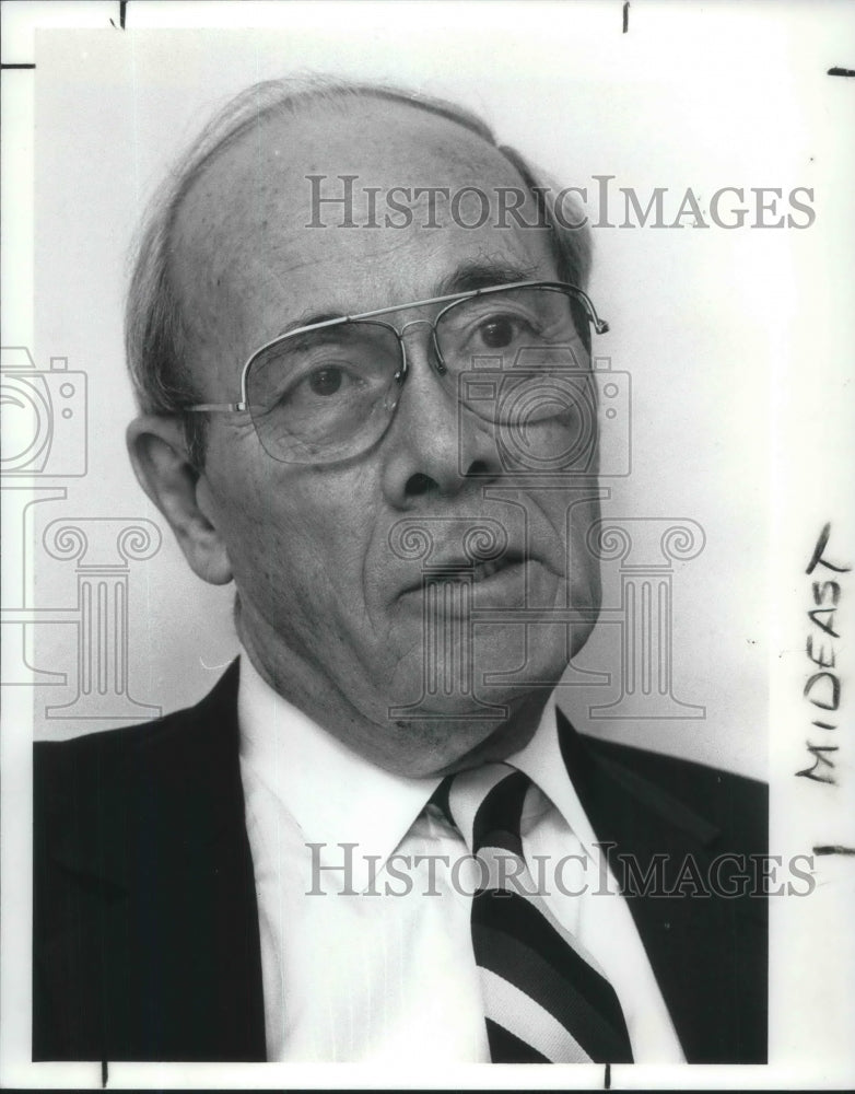 1989 Press Photo Alfred LeRoy Atherton former Ambassador to Egypt. - Historic Images